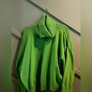 H& M bright Green turtle neck sweater
